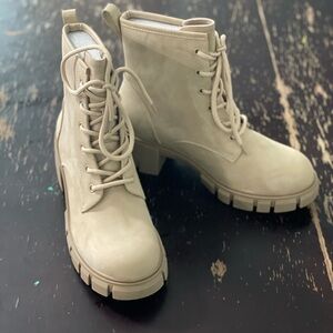 IDIFU Cream Lace-Up Combat Boots